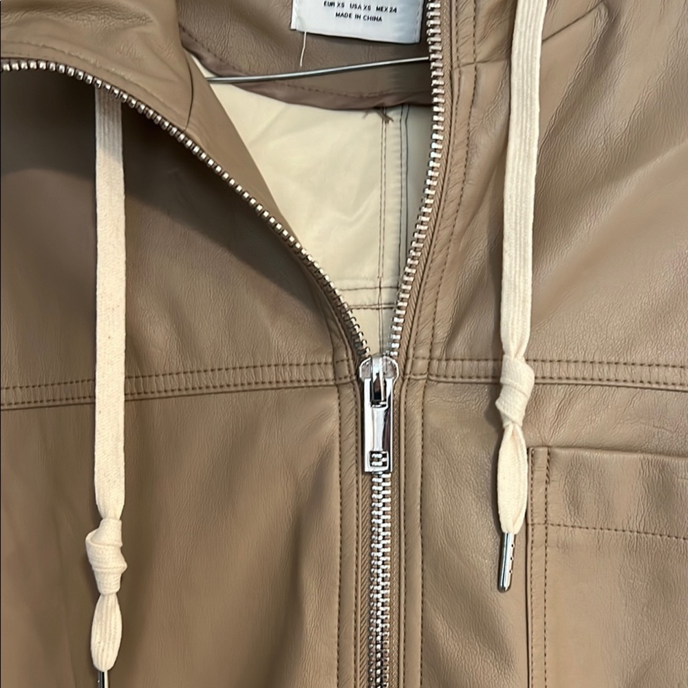 Zara Tan Windbreaker with Zip-Up Design and Elastic Cuffs - Picture 4 of 5